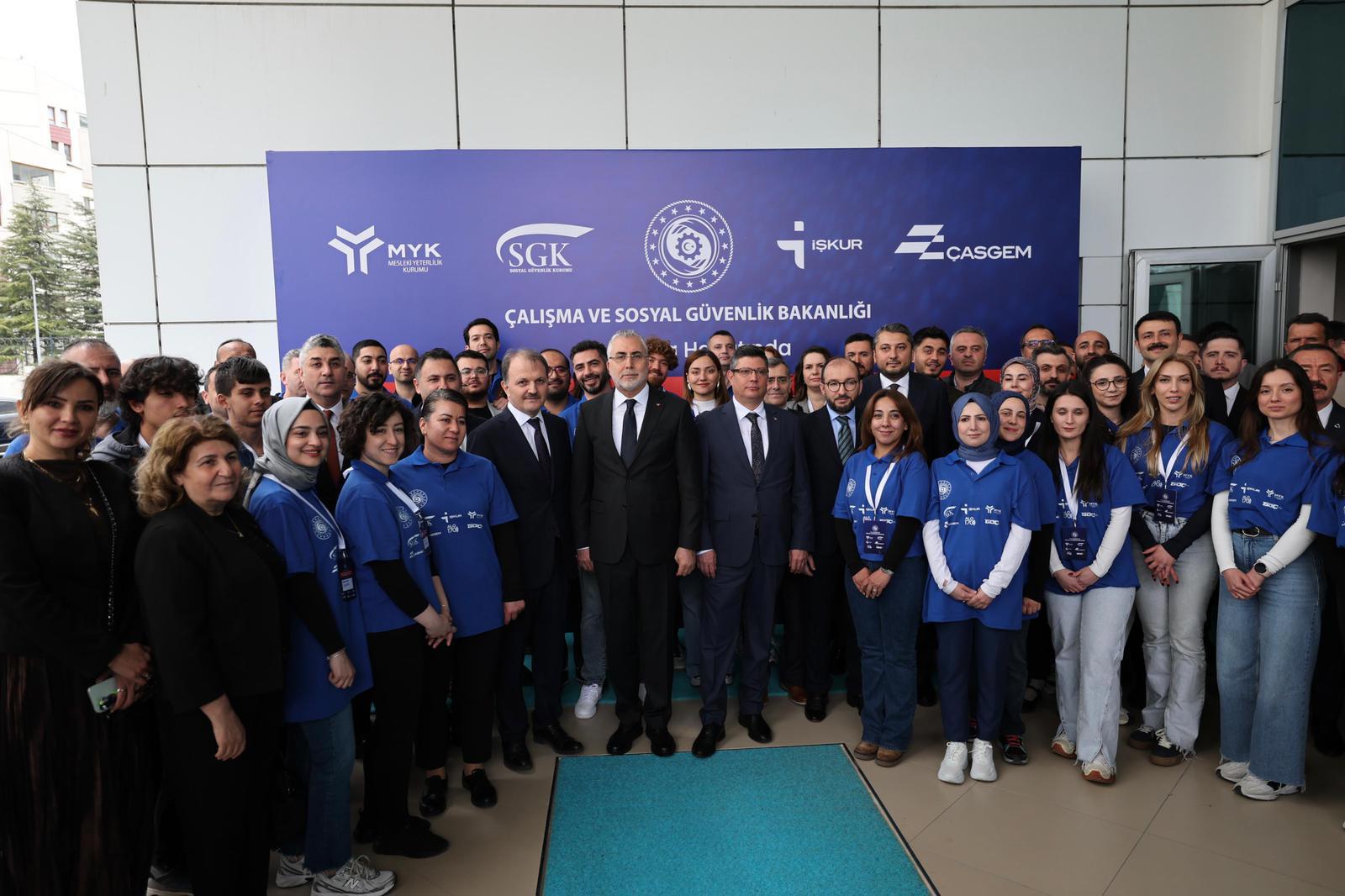 Bakan Işıkhan, Çalışma Hayatında Dijital Dönüşüm ve Geleceğin Dijital Meslekleri Zirvesi’ne Katıldı